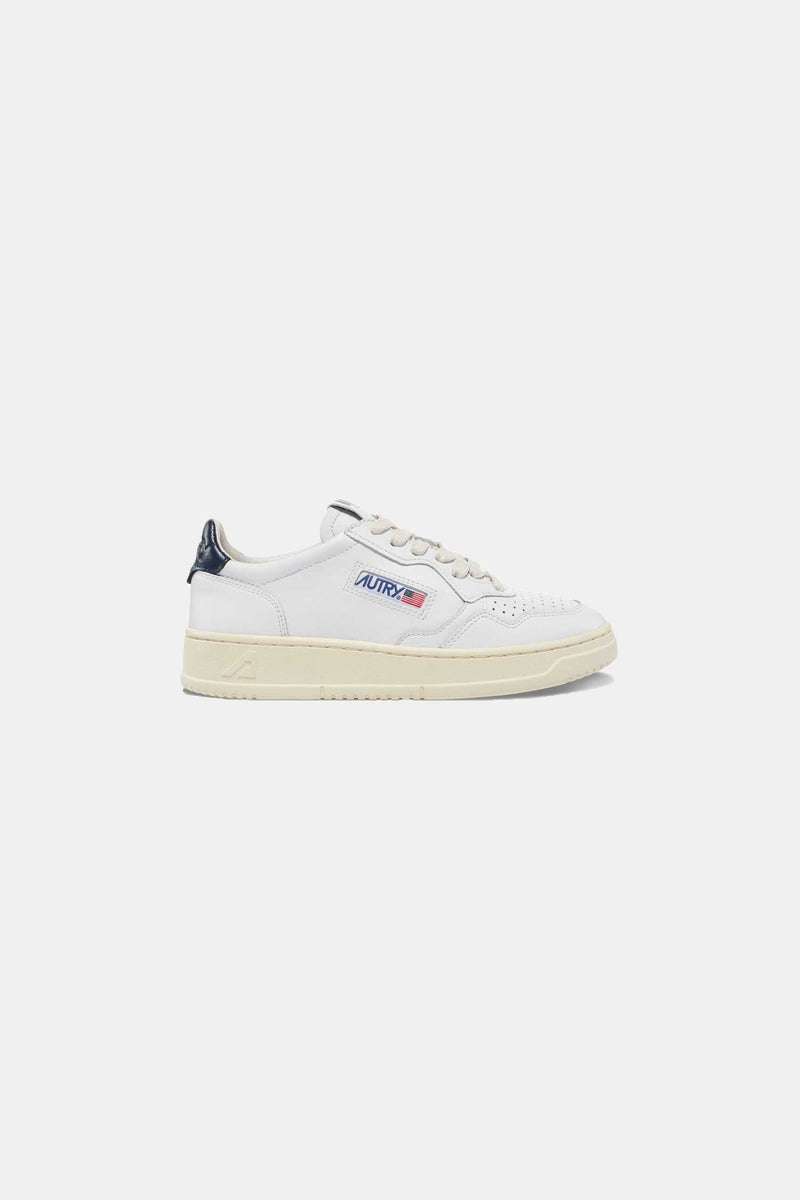 AUTRY: MEDALIST LOW WHITE/NAVY