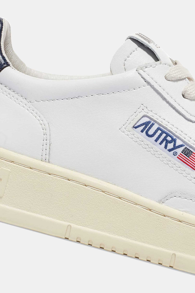 AUTRY: MEDALIST LOW WHITE/NAVY